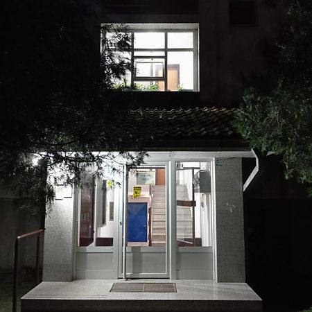 Apartman Dionis Sm Sremska Mitrovica Bagian luar foto