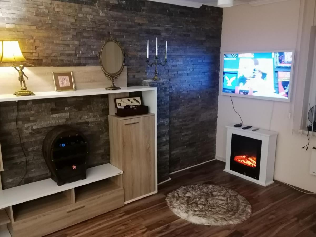 Apartman Dionis Sm Sremska Mitrovica Bagian luar foto