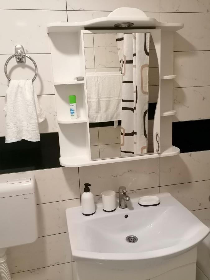 Apartman Dionis Sm Sremska Mitrovica Bagian luar foto